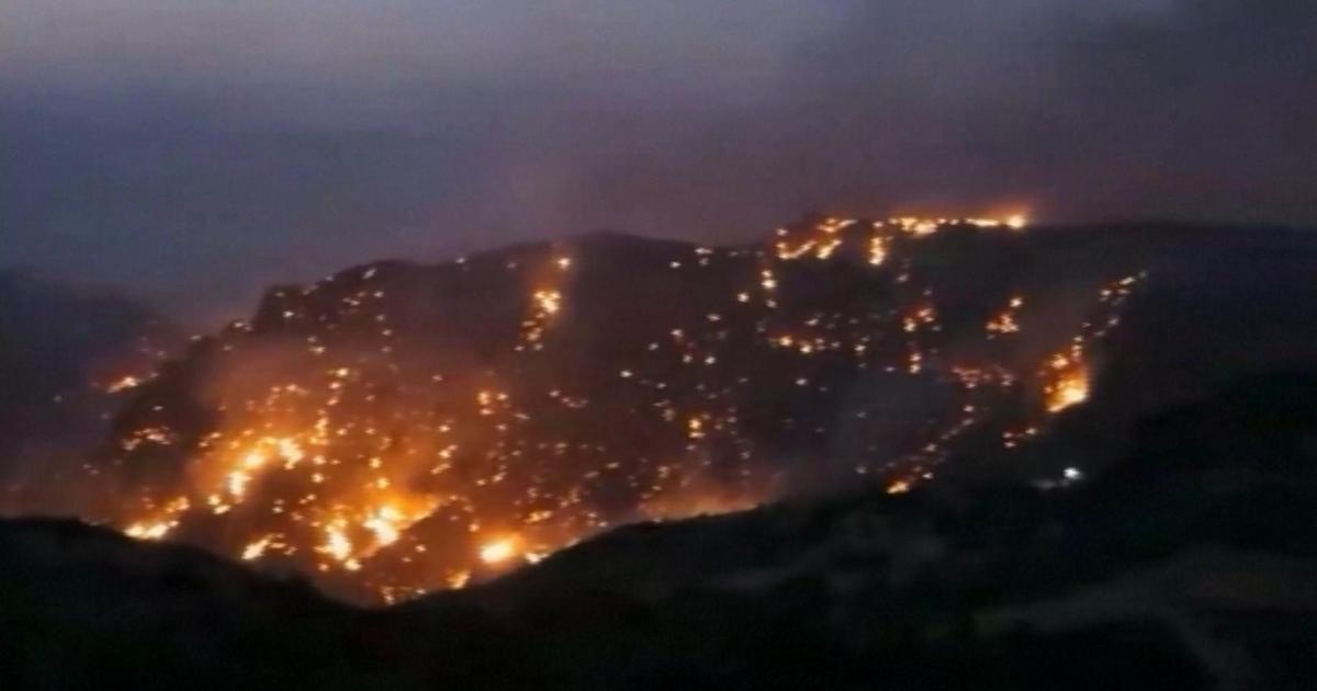 希腊多地大火肆虐 受保护地质公园惨遭火噬