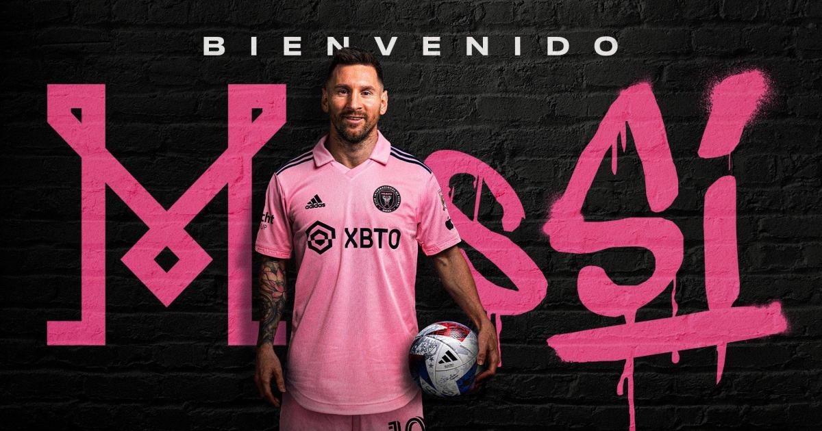 迈阿密国际正式签下梅西  身穿10号粉红球衣登场