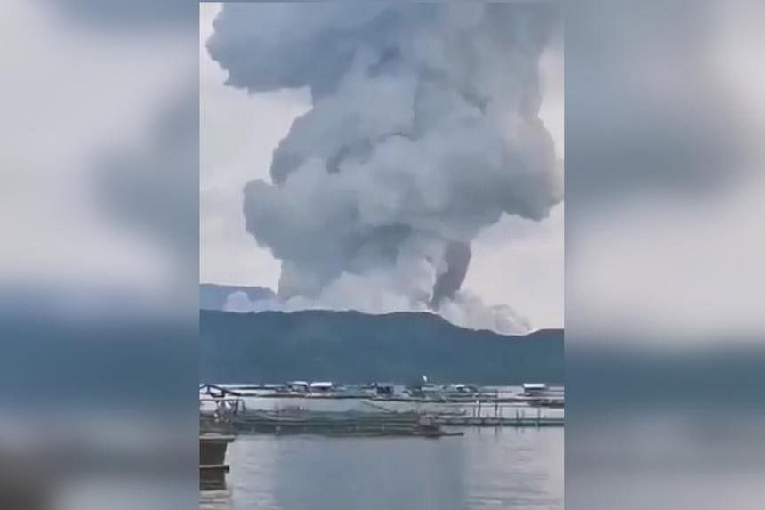 菲律宾火山狂喷烟雾 多省市拉响健康警报