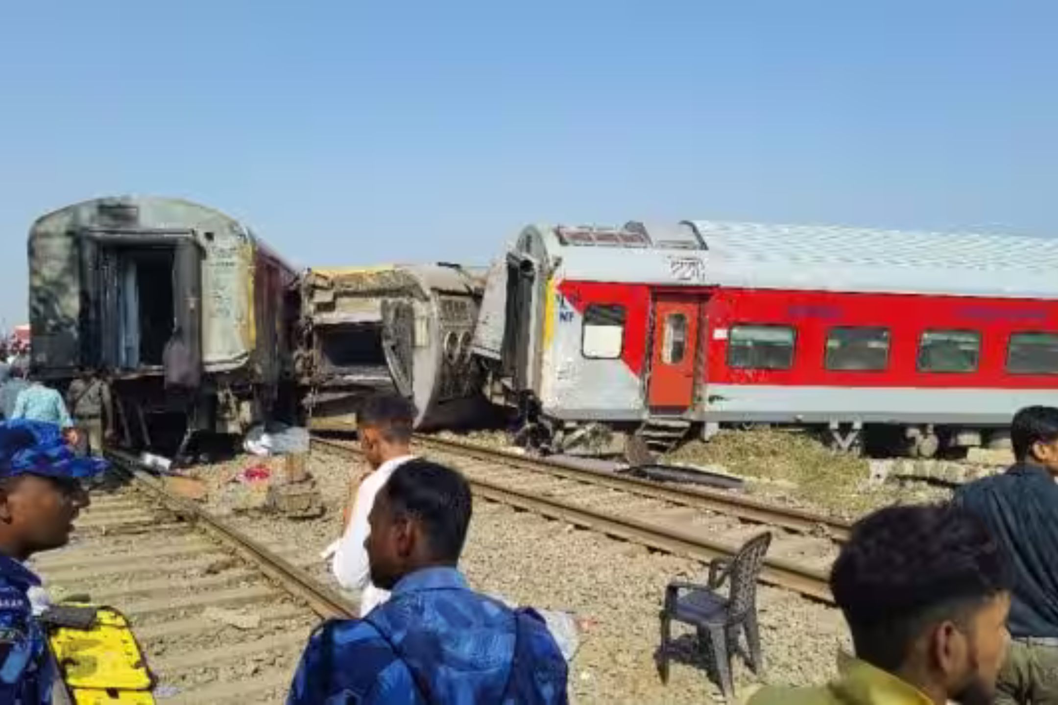 直击摩洛哥火车脱轨事故现场 已导致10人丧生90人受伤|火车脱轨|摩洛哥|事故现场_新浪新闻