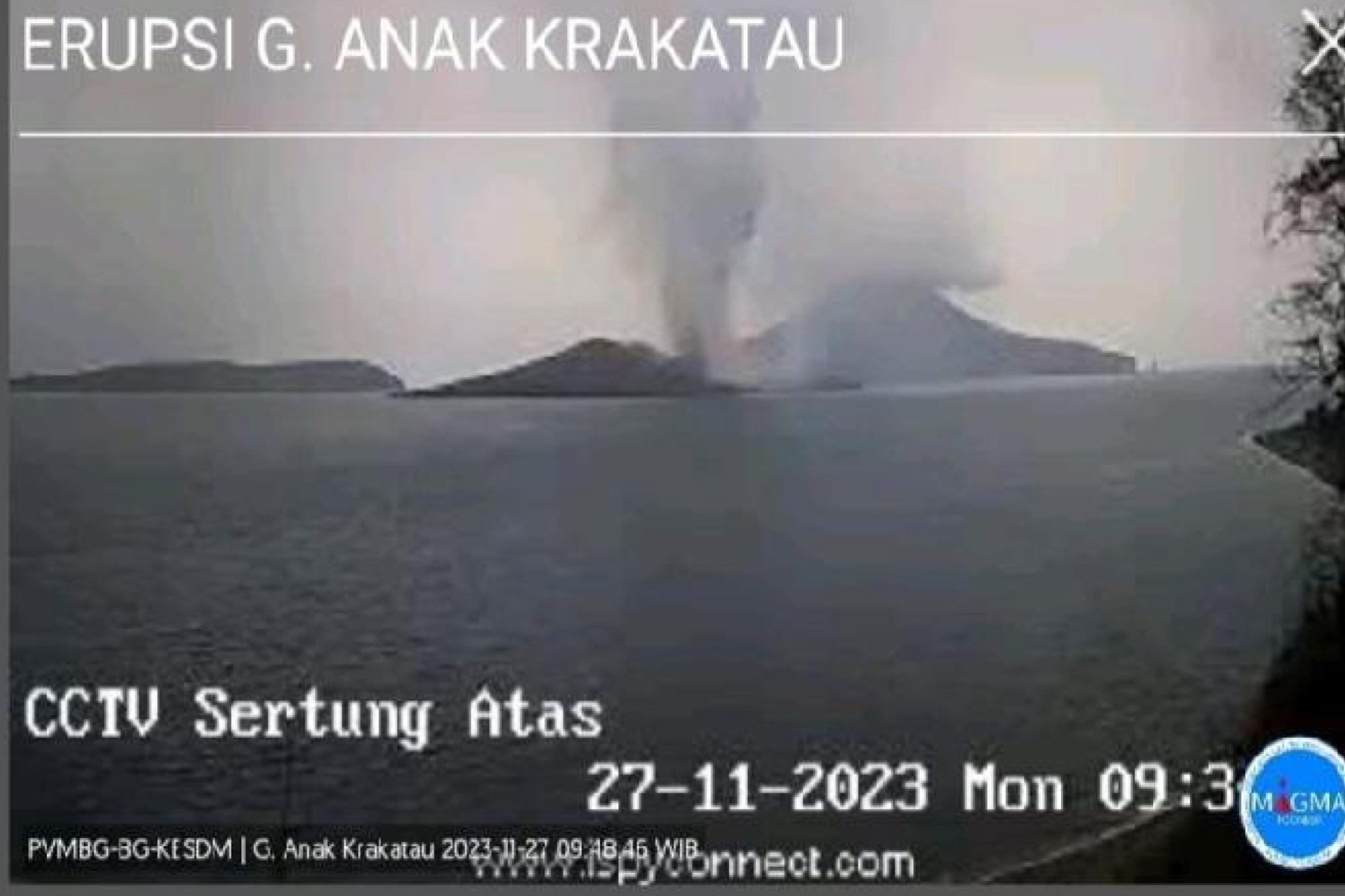 印尼喀拉喀托之子火山喷发 居民受促撤离