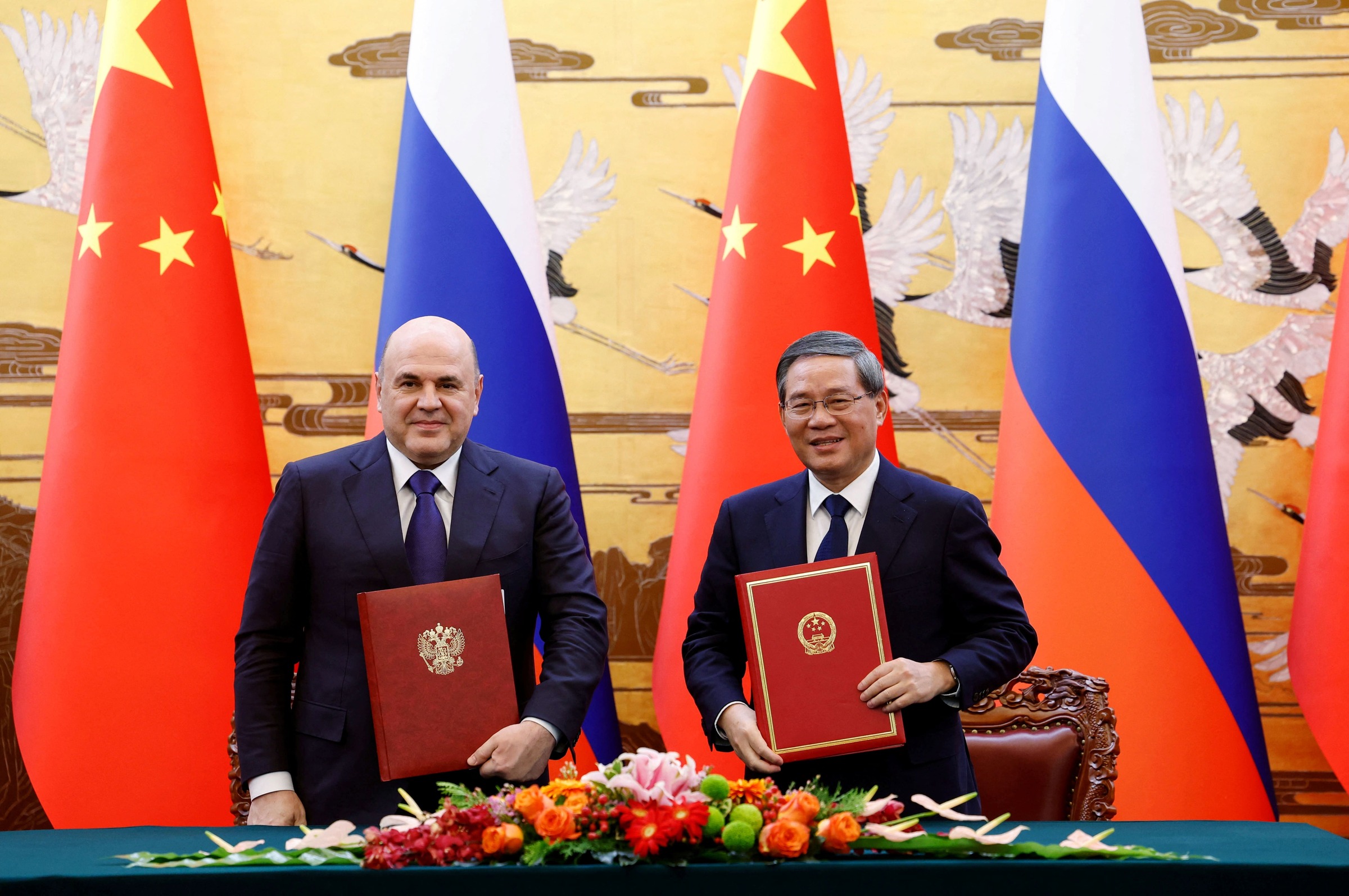 中俄签署协议 提升服务贸易合作_凤凰网视频_凤凰网
