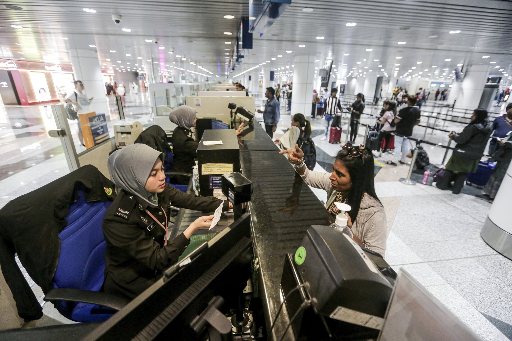 外国旅客填写电子入境卡 新国公民等7类群免填