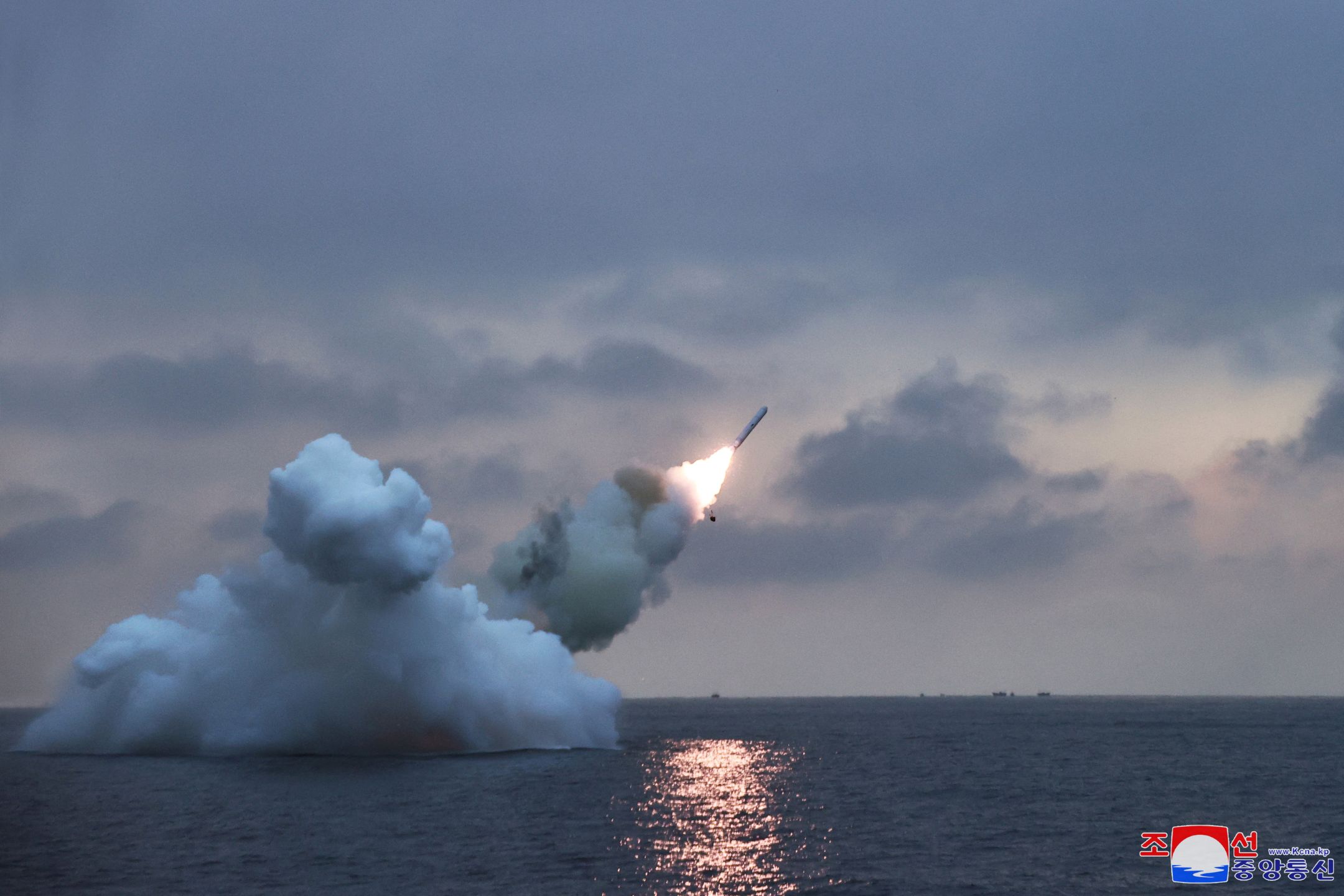 朝鲜发射数枚巡航导弹 金正恩称试射取得成功
