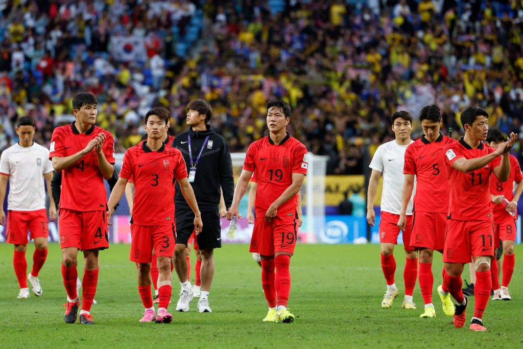 韩国以1胜2平的战绩晋级下一圈。——照片：路透社