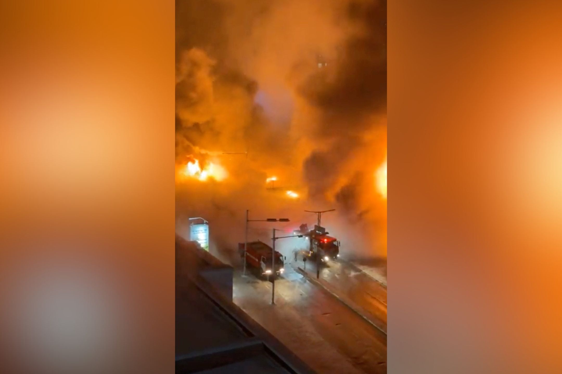 【有视频】油槽车与轿车相撞爆炸 蒙古车祸酿6死14伤