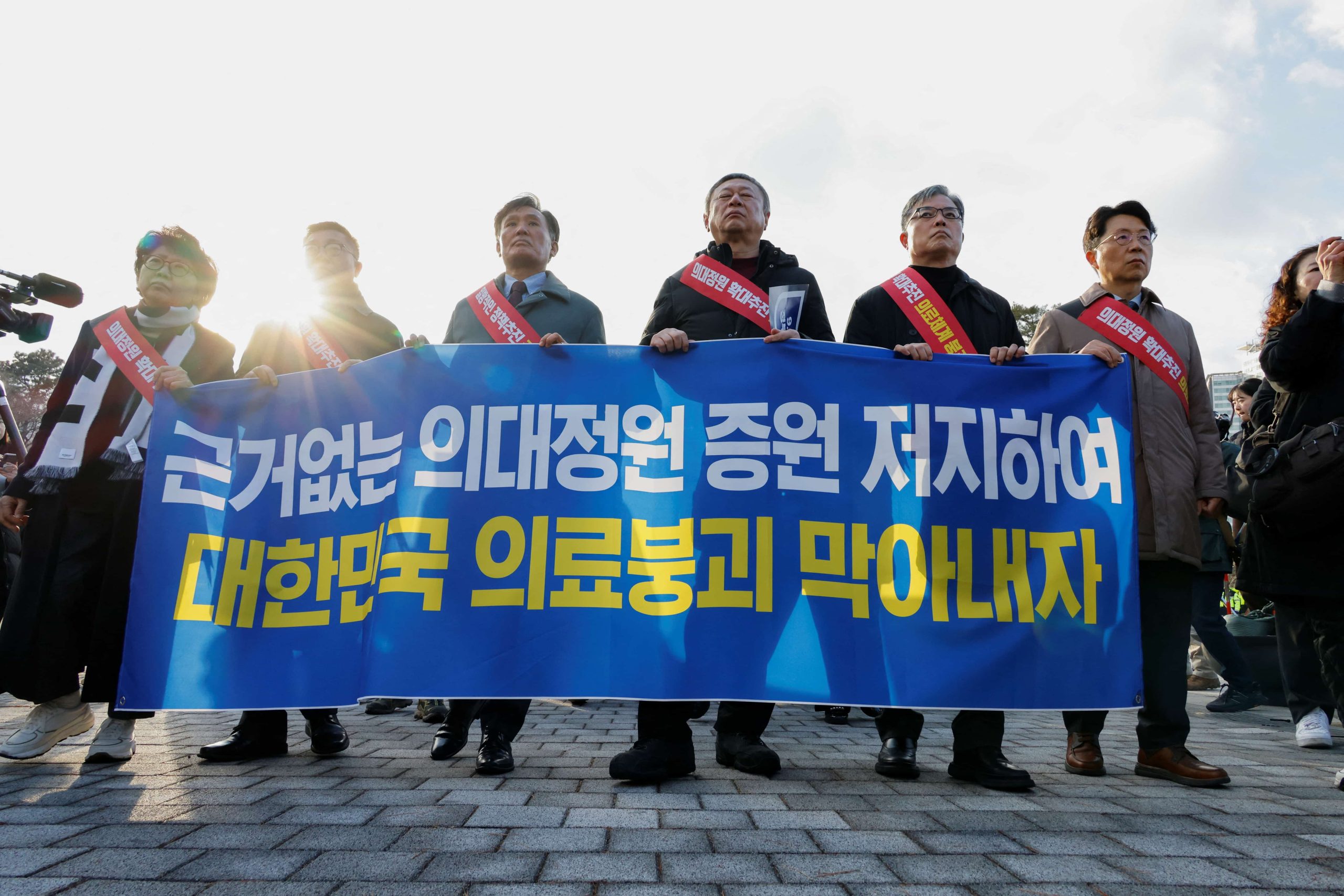 月底不复工可吊销医师执照  韩国政府最后通牒警告罢工医生  