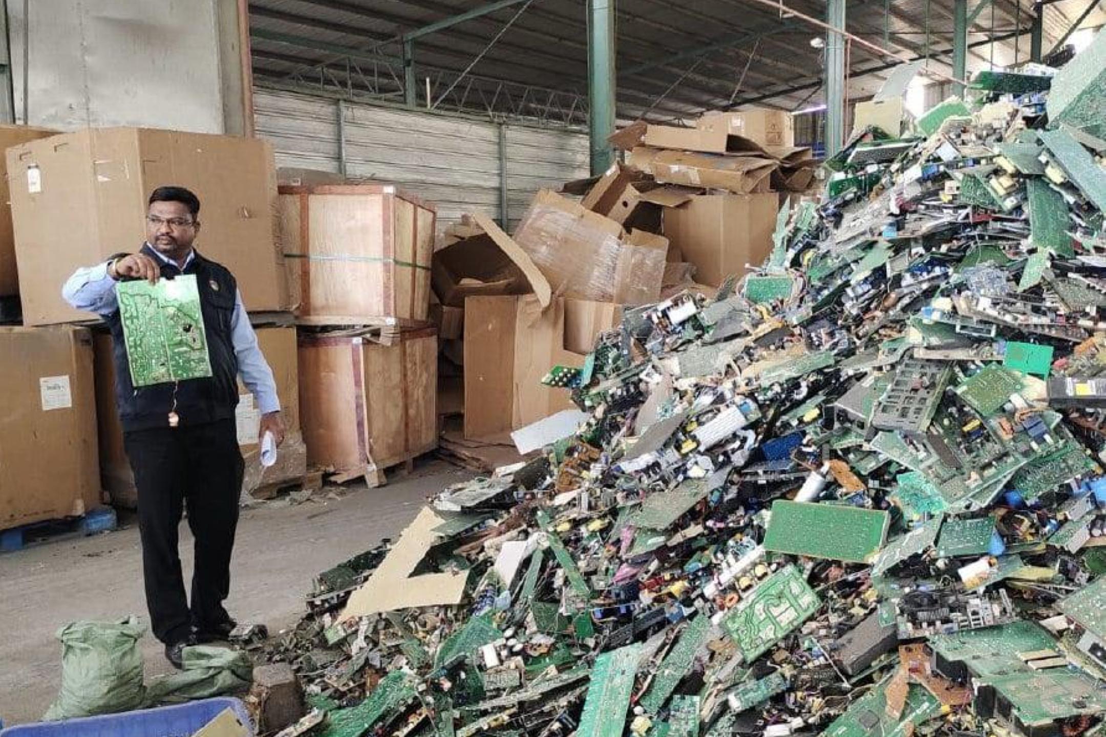无牌工厂收电子废料 200吨电子垃圾遭充公