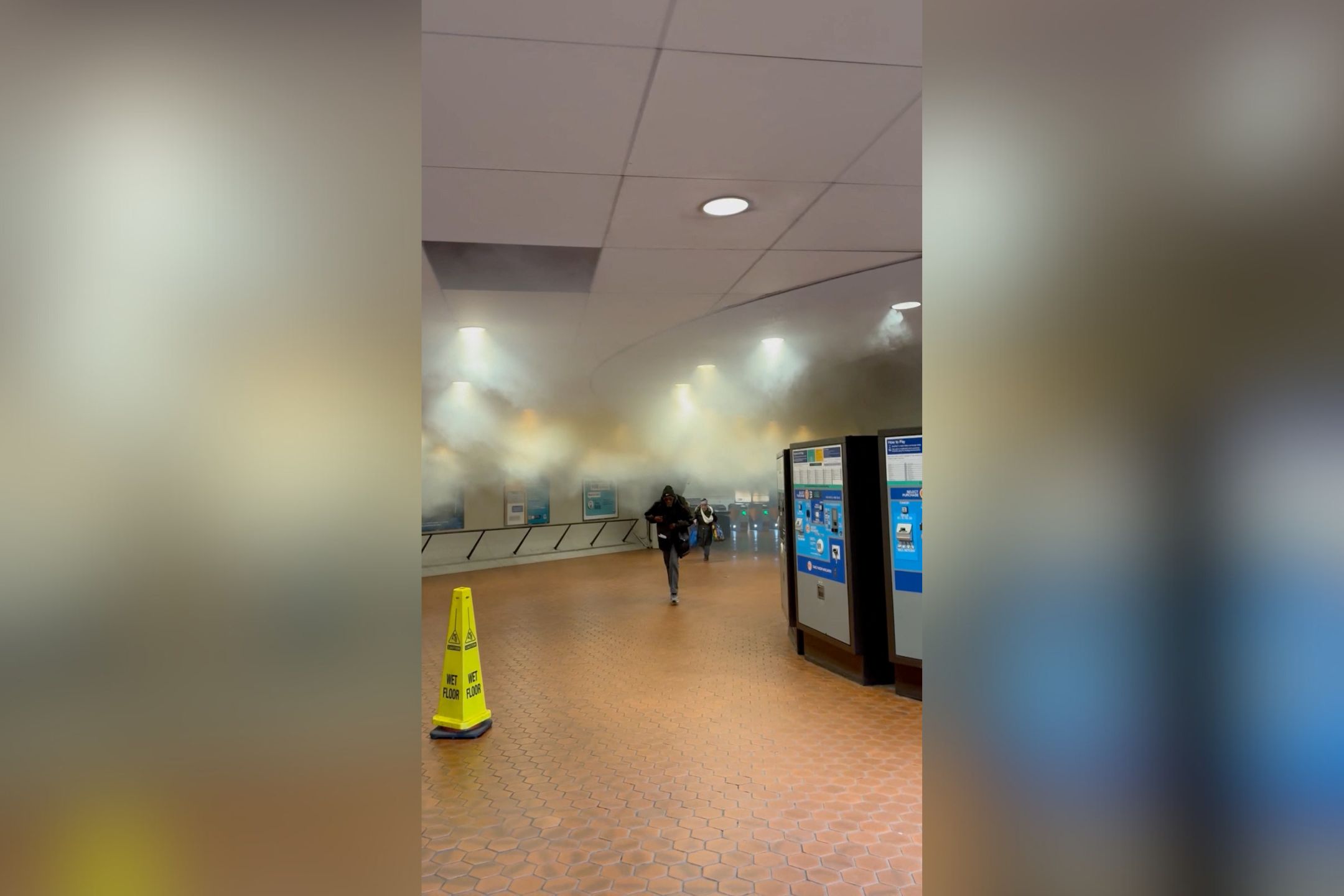 【附视频】美国地铁站传火警  浓烟环绕9人受伤