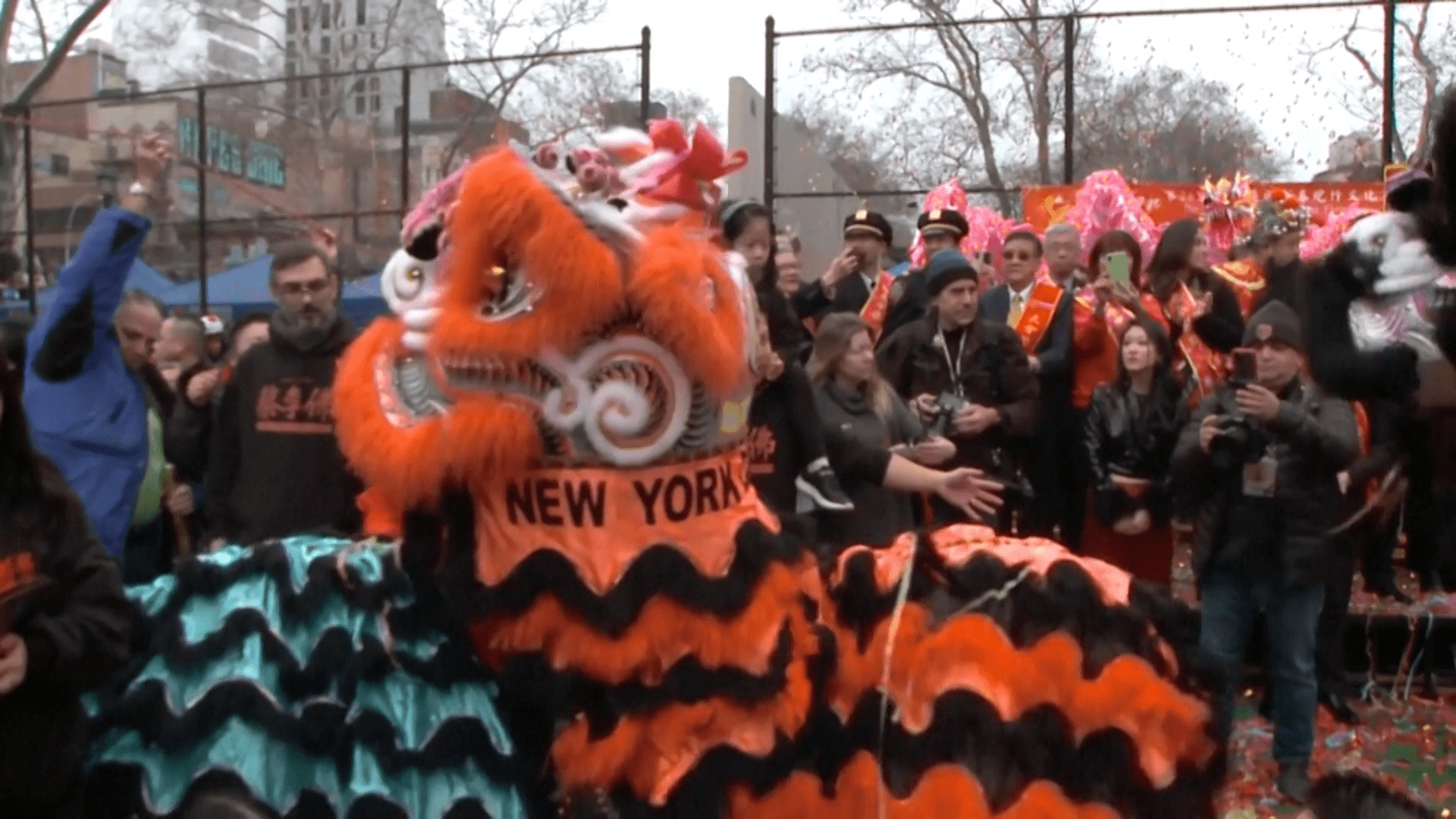 【视频】立法列公假成全美首地 纽约热闹迎新岁