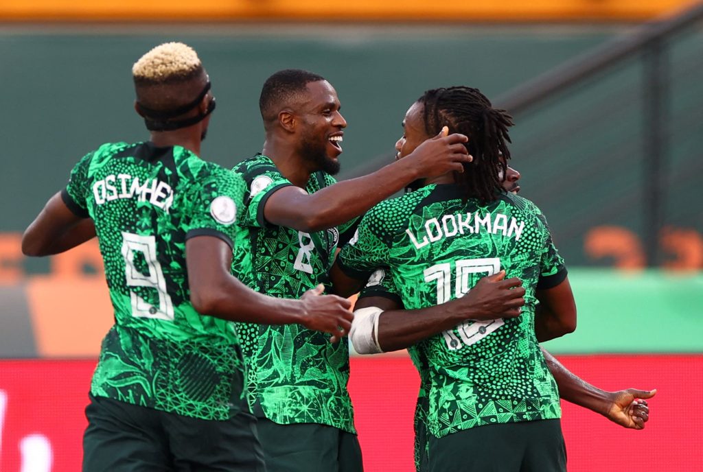 尼日利亚边锋卢克曼（图右）再建功，帮助球队胜出晋级。——照片：路透社