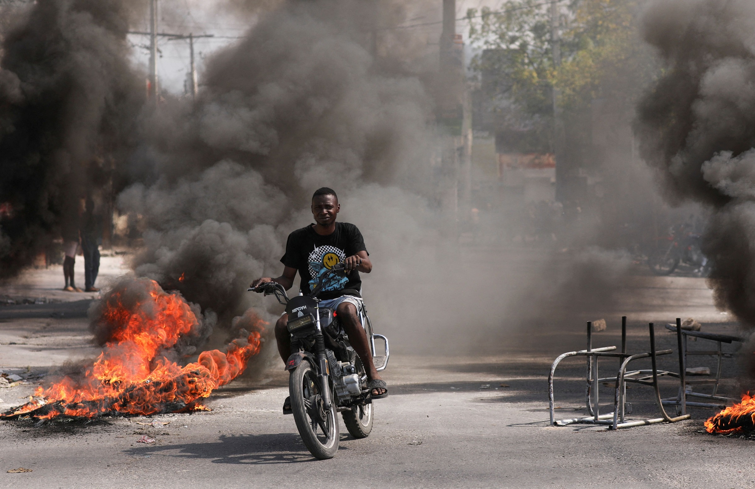 帮派暴乱枪声四起4警亡  扬言欲推翻海地总理 