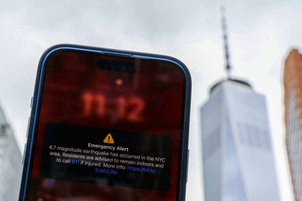 纽约市政府向当地民众发出手机地震警报。——照片：路透社