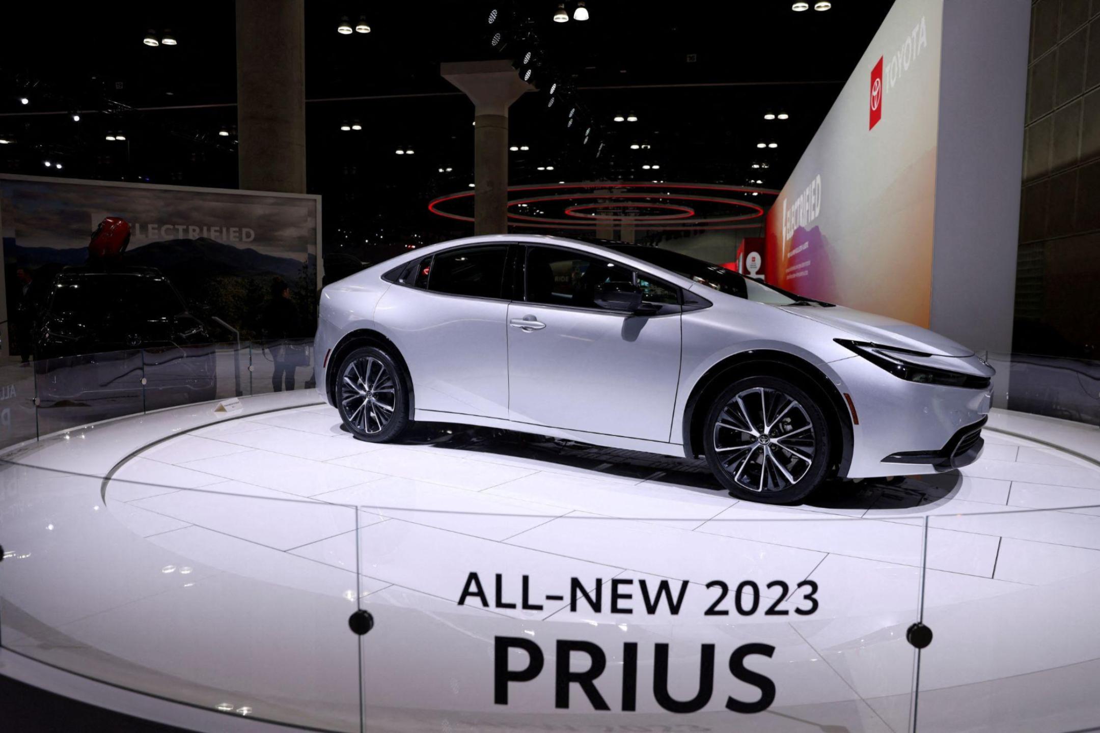 Prius混合动力车后门或突然打开 丰田召回13.5万辆维修