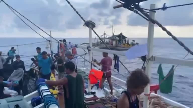 主权争议区补给菲律宾渔民  菲民间船队赴斯卡伯勒浅滩