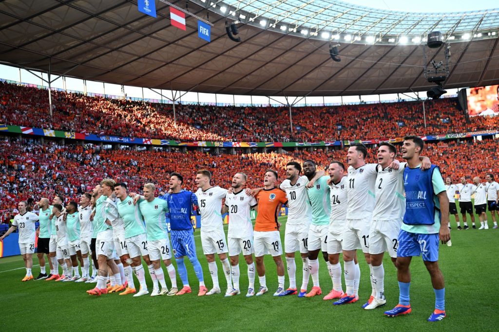 奥地利队史第二次闯进16强，球队上下开心庆祝。——照片：路透社