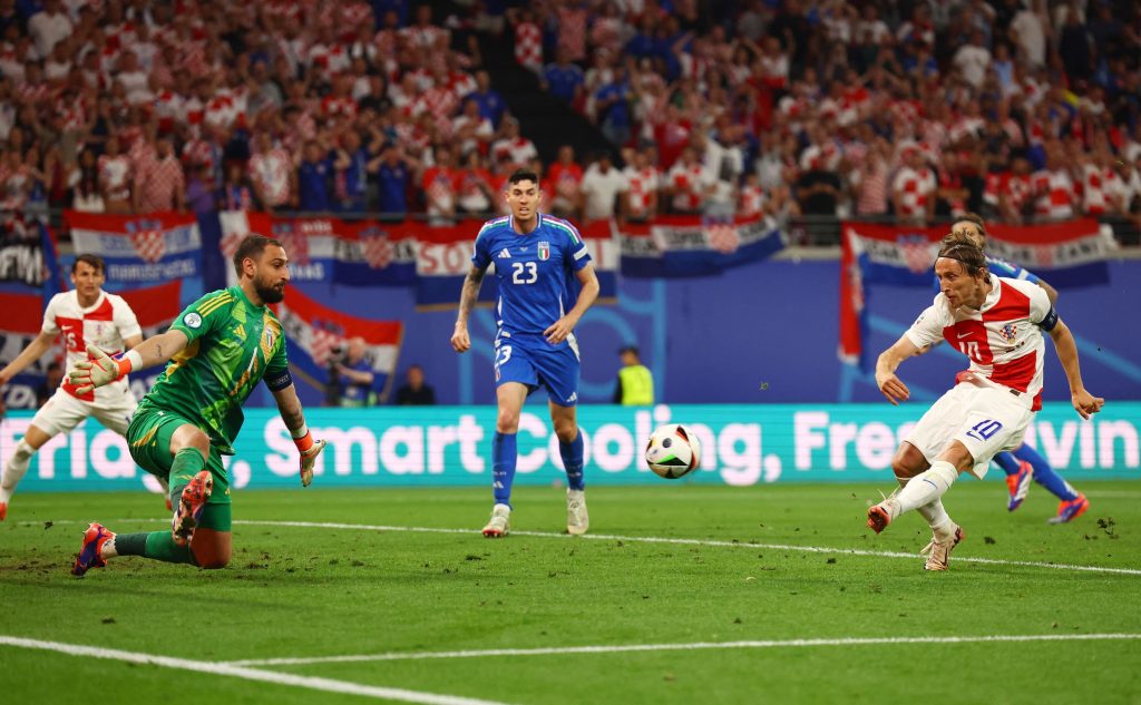 克罗地亚队长莫德里奇（Luka Modric）打进1球，但最终与意大利打成平手，遗憾出局。——照片：路透社