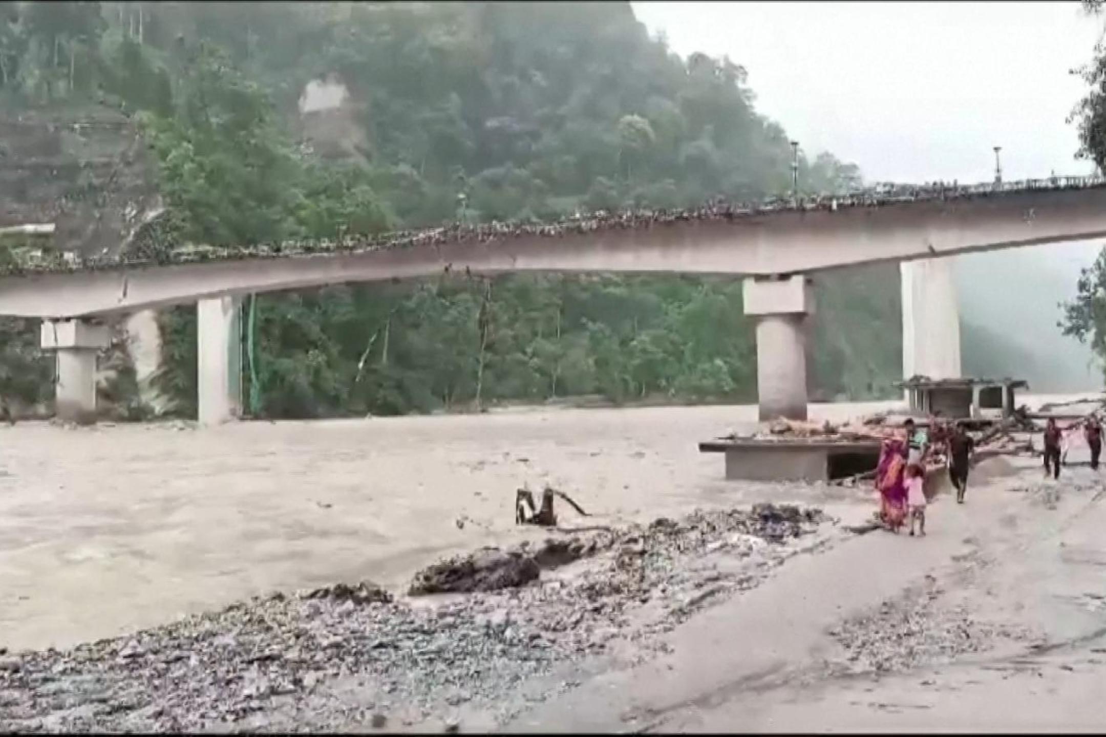 印度锡金邦暴雨 六人亡二千游客受困 