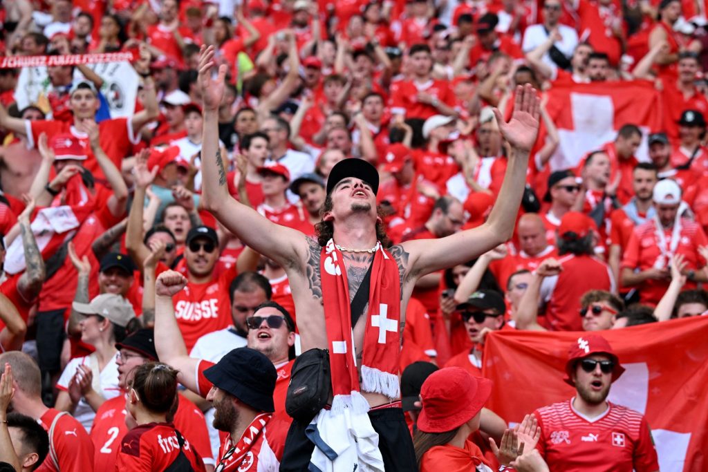 瑞士连续2届晋级8强，球迷欣喜若狂。——照片：路透社