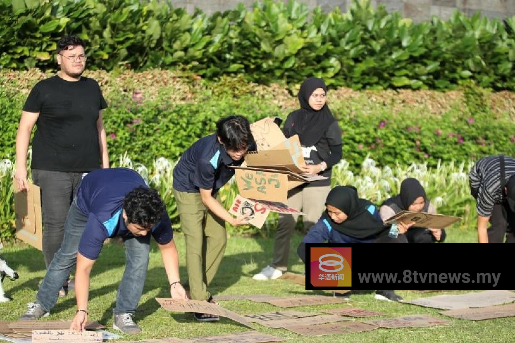 沙巴大学生为水供集会  州行政中心外17小时餐风露宿