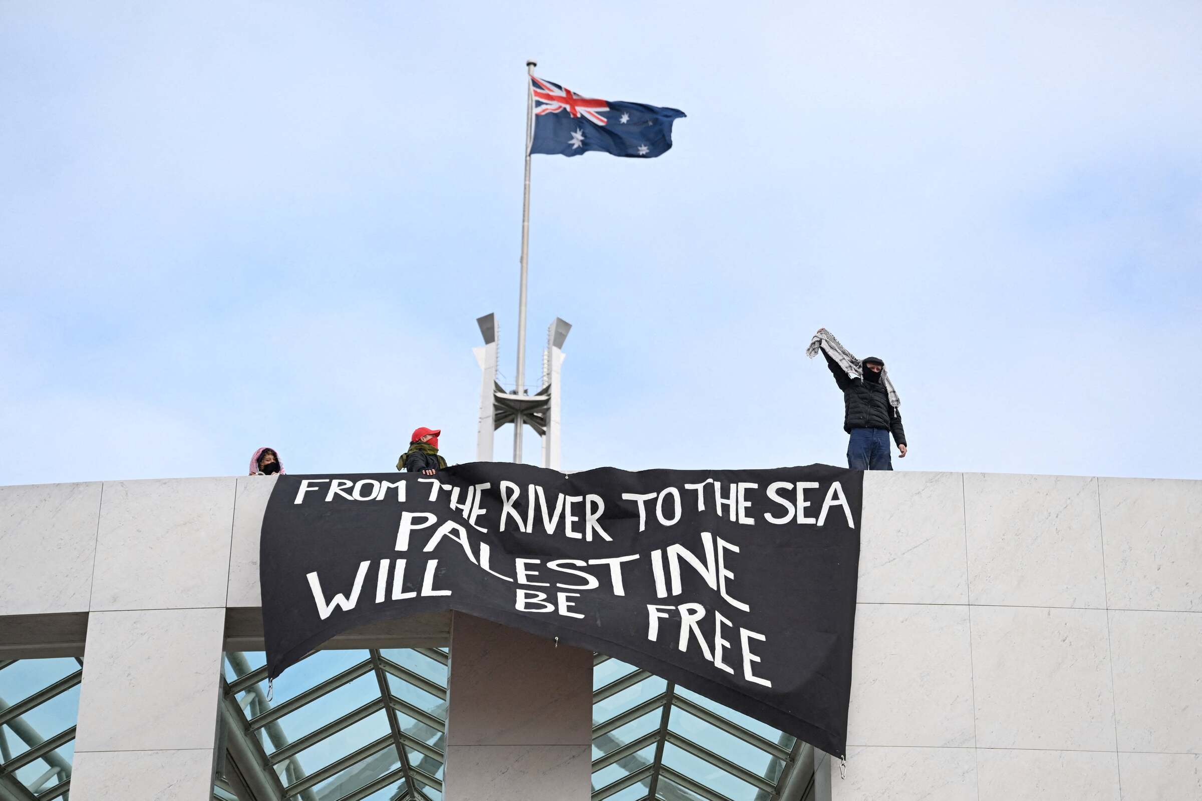 违规攀爬澳洲国会大厦  亲巴勒斯坦抗议者落网