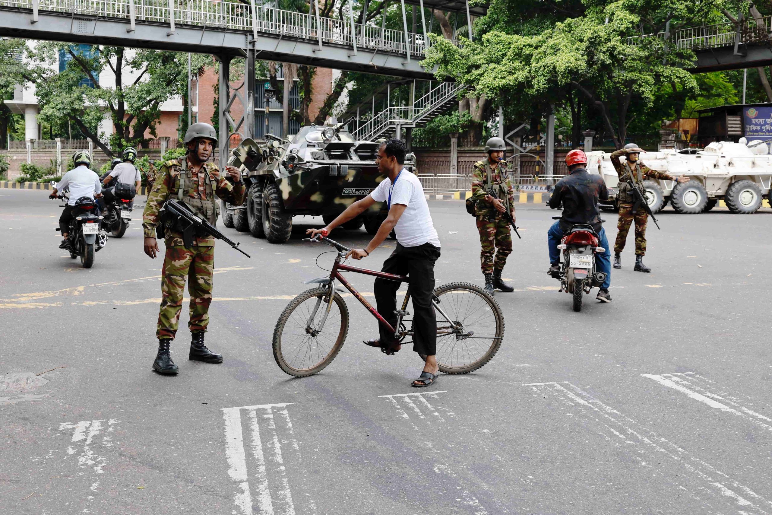 孟加拉延长宵禁  法院削减配额平众怒