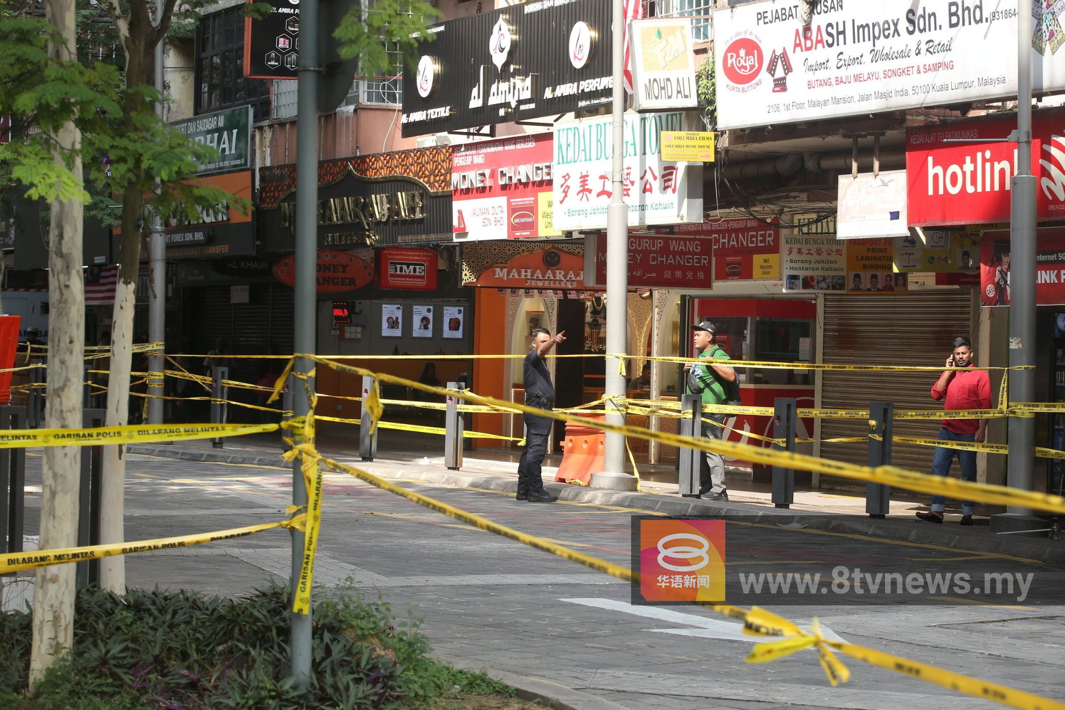 公众往地洞现场拍片 警方派员巡查免成打卡景点