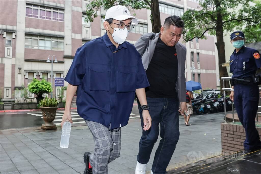  黄子佼被控借拍泳装照性侵  检方认定罪证不足不起诉