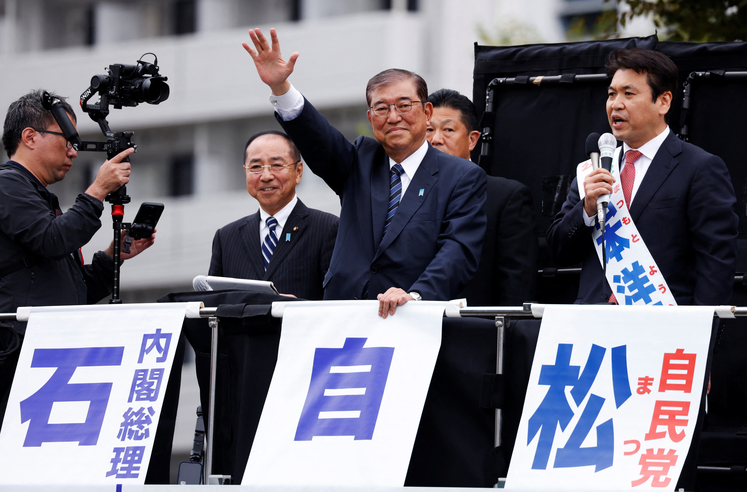 明日决战自民党选情告急 石破茂狂扫东京7地催票