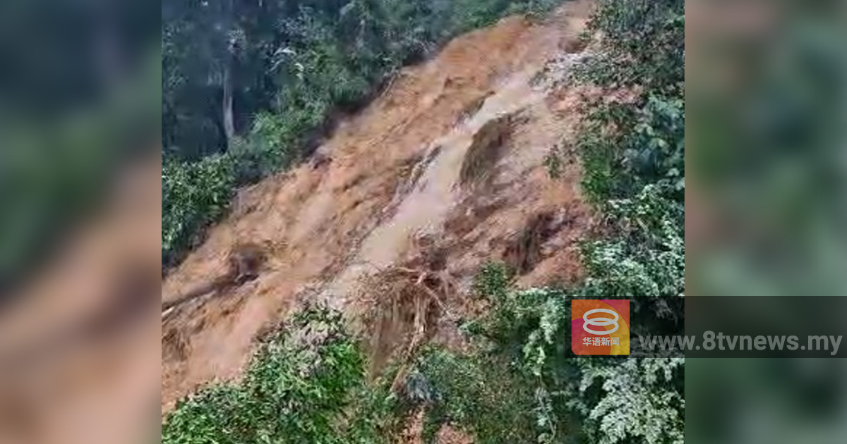 豪雨引发土崩  安邦住宅区后部被黄泥覆盖