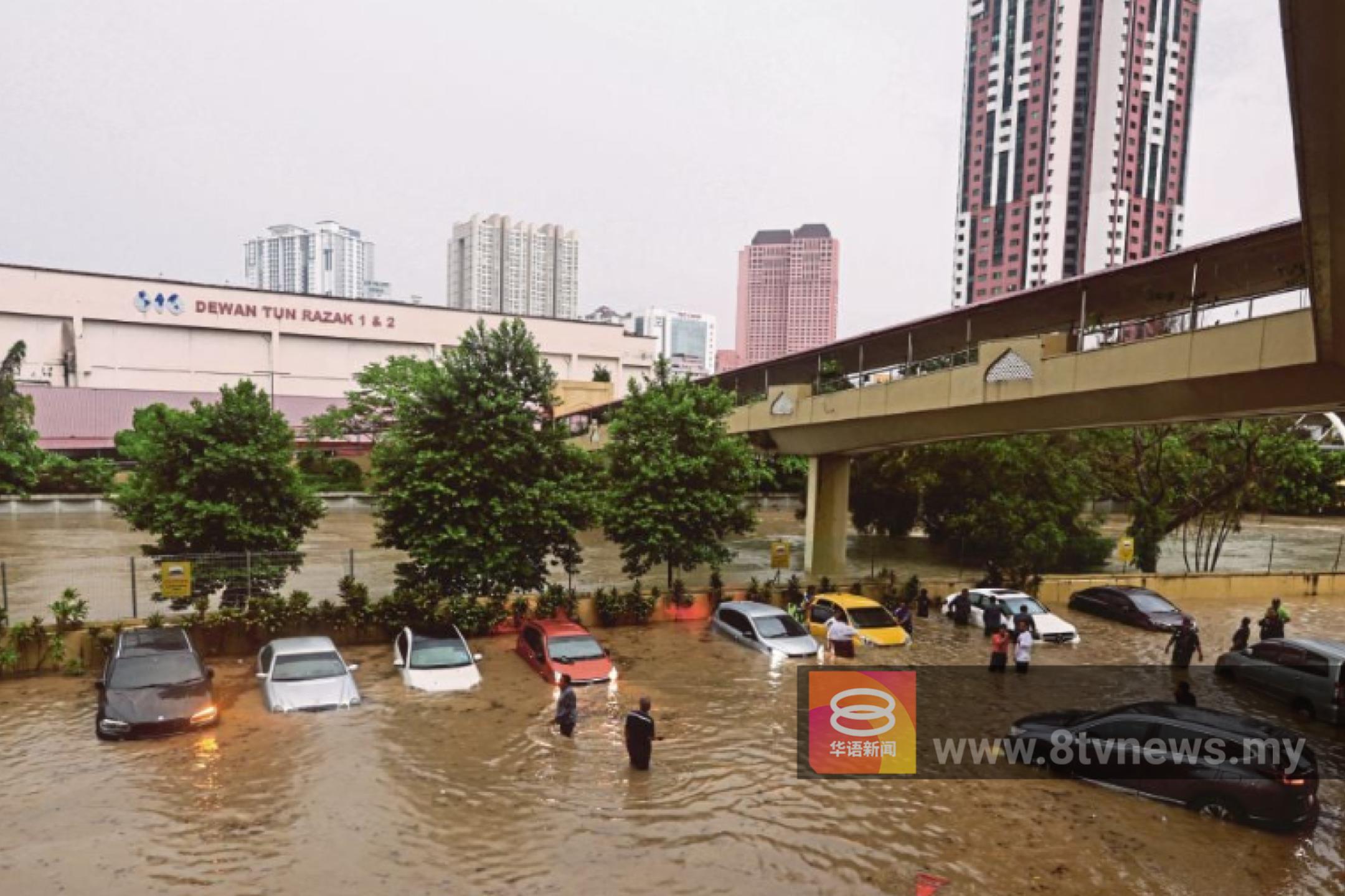 各单位共组应急部队 隆市水灾力拼半小时送援