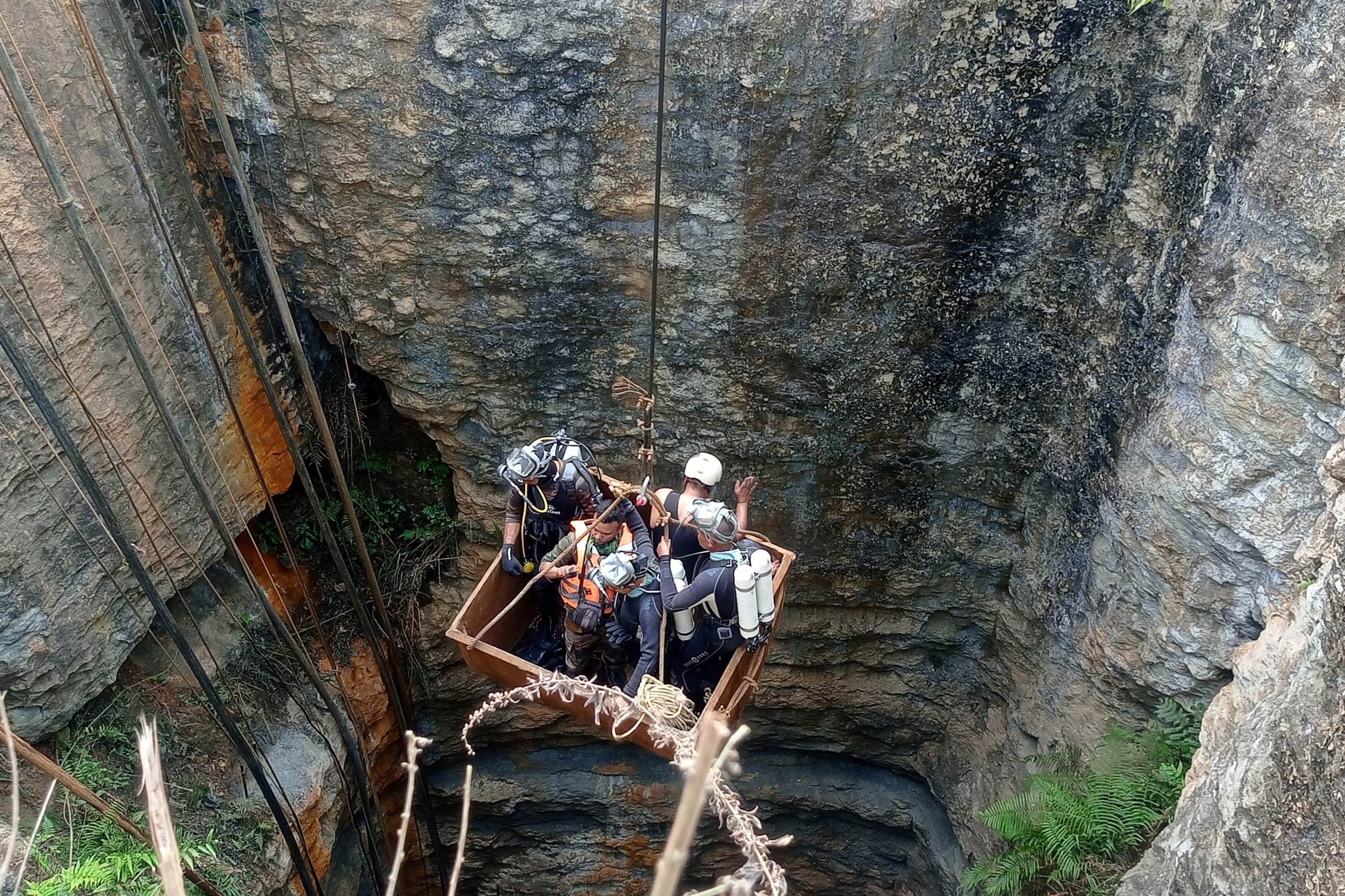 印度煤矿透水9人受困  搜救团队发现3遗体