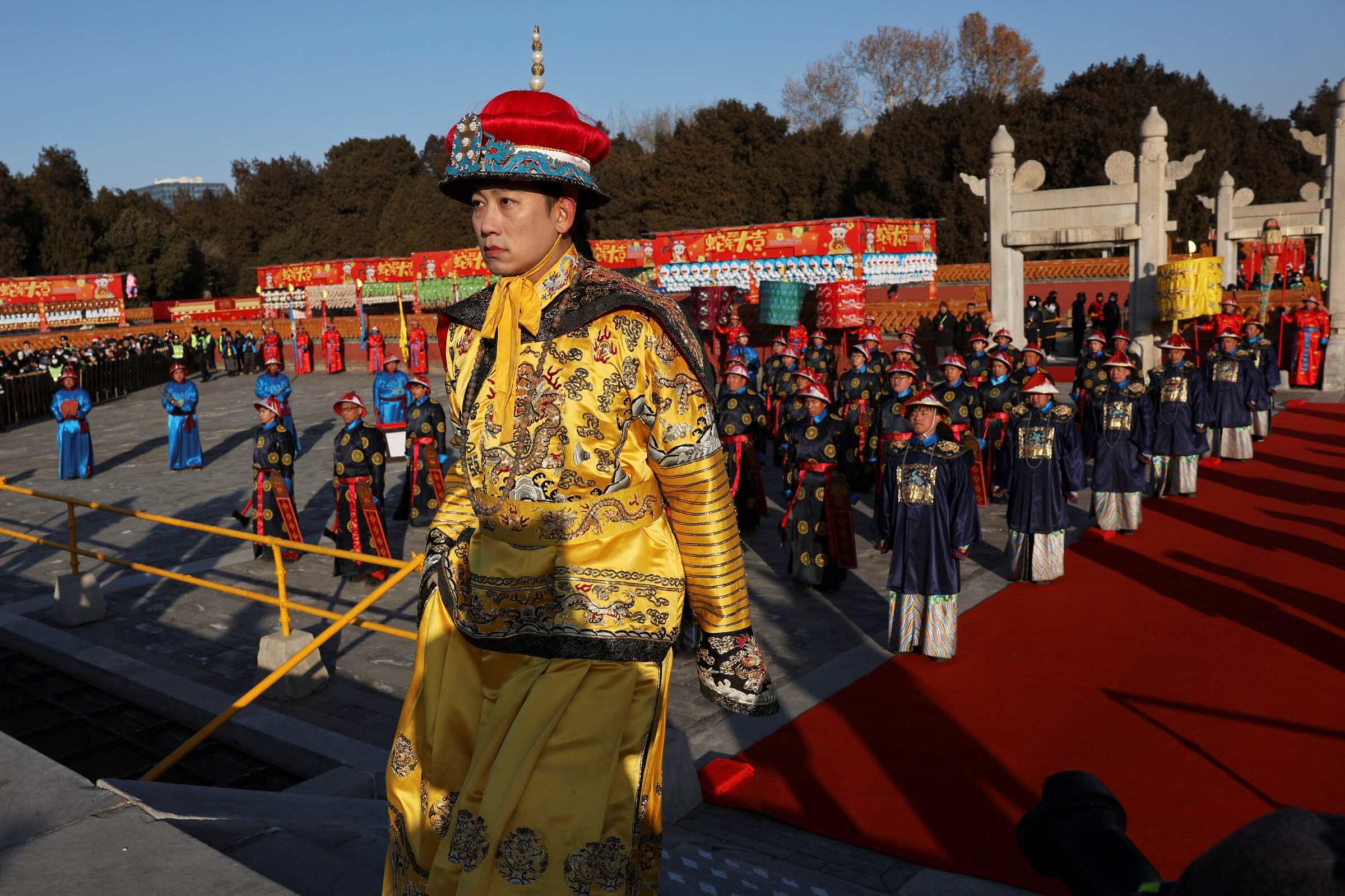 【图集】仿清朝皇帝率百官祭地 地坛公园庙会锣鼓喧天